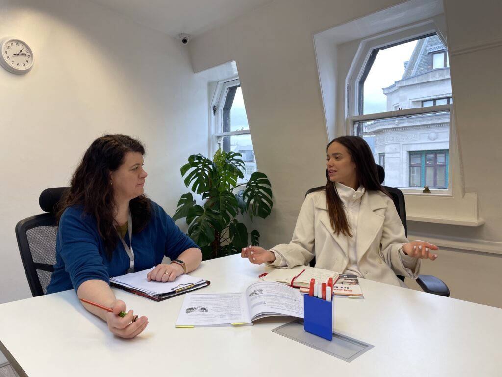 பொது ஆங்கிலப் படிப்புகள் Speak Up London