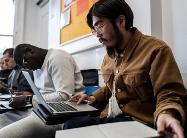 Blog - Online vs Face to Face - 16x9 (2)